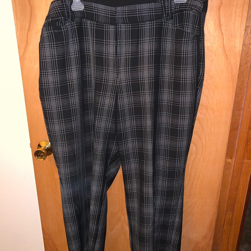 Geometric print slacks